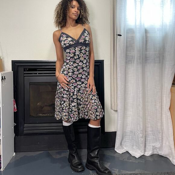 Vintage gray & pink floral lace trimmed rom com midi dress with ruffle hem XS/S - Picture 11 of 12